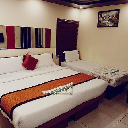 Majestic Inn Thiruvananthapuram Екстериор снимка