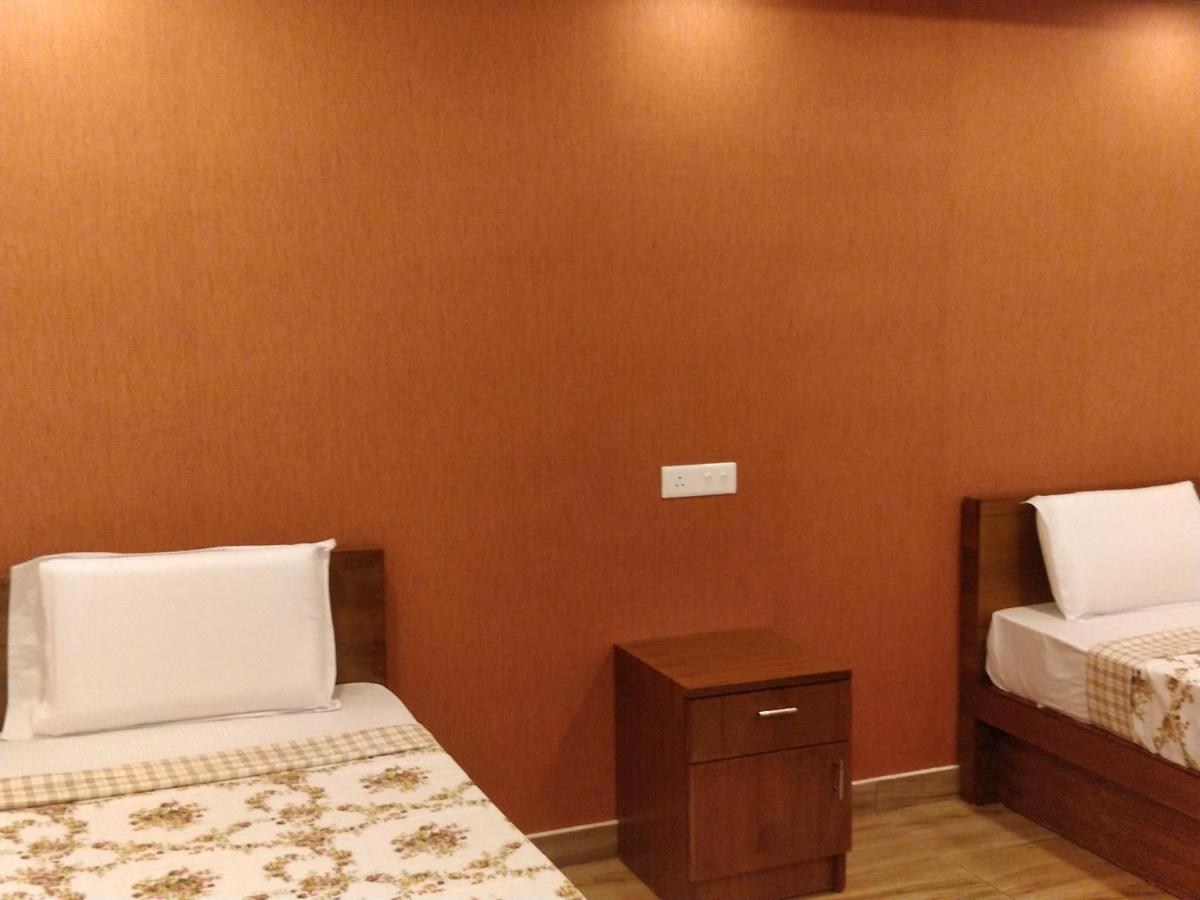 Majestic Inn Thiruvananthapuram Екстериор снимка