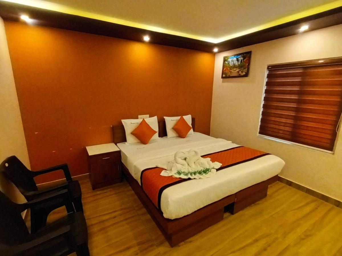 Majestic Inn Thiruvananthapuram Екстериор снимка