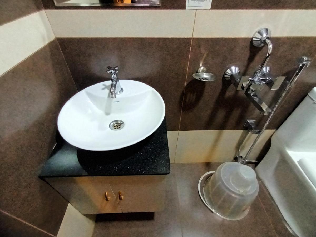 Majestic Inn Thiruvananthapuram Екстериор снимка